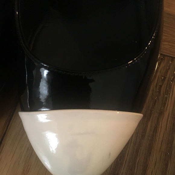 Authentic Chanel patent leather shoes size 8 1/2 - Picture 5 of 8